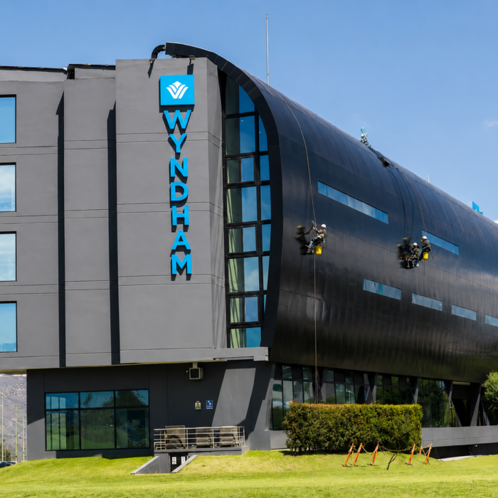 1. Mantenimiento de fachada en altura – Hotel Wyndham – ARDICOMETAL