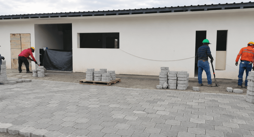 6. Avance de oficinas y adoquinado exterior – Galpón Oyacoto– ARDICOMETAL